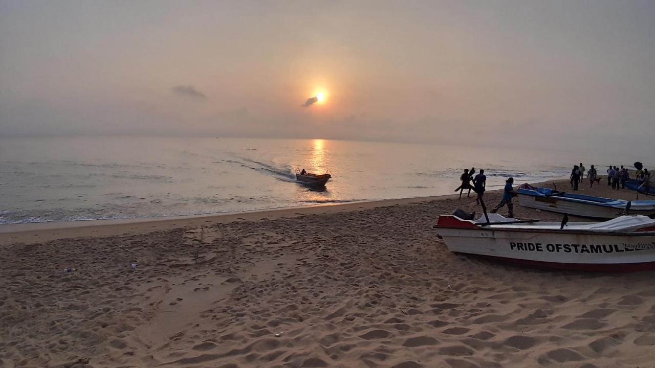 Kunam Beach Rest Inn Batticaloa Esterno foto