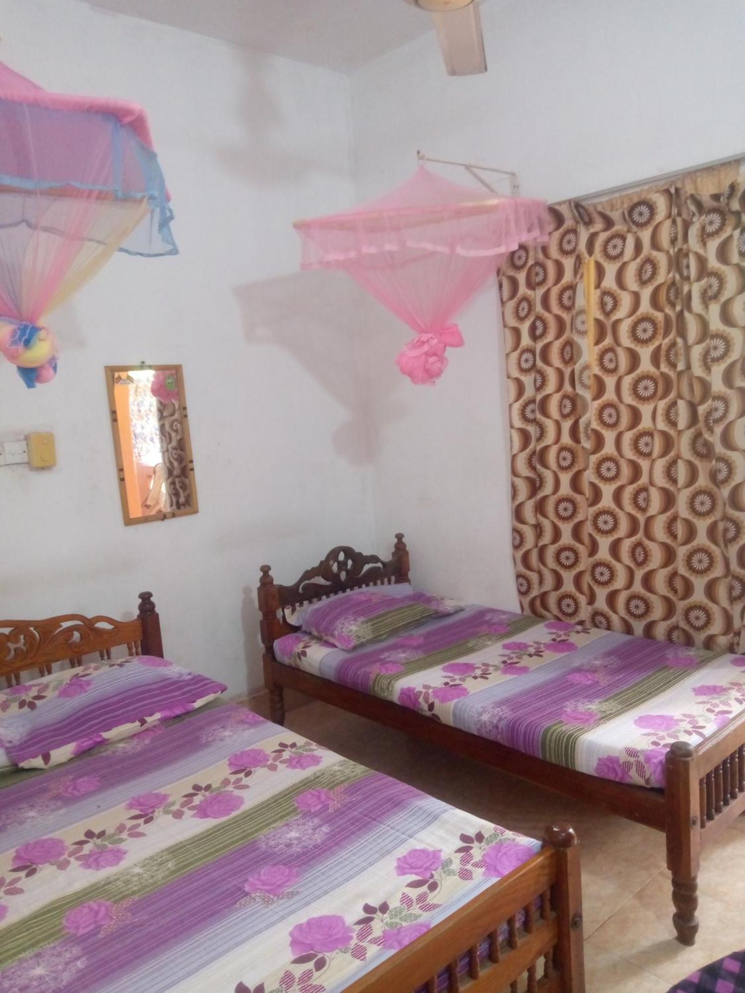 Kunam Beach Rest Inn Batticaloa Esterno foto