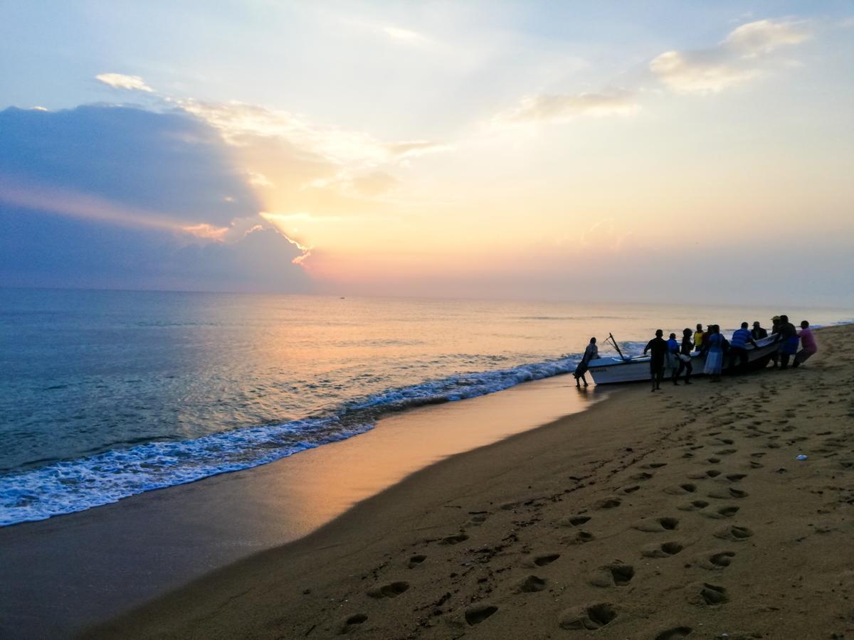 Kunam Beach Rest Inn Batticaloa Esterno foto