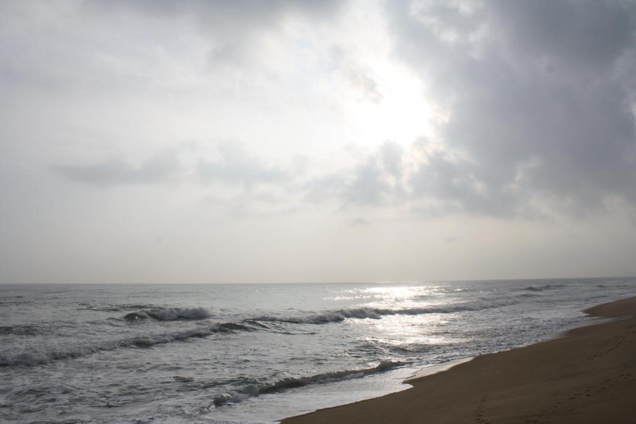 Kunam Beach Rest Inn Batticaloa Esterno foto