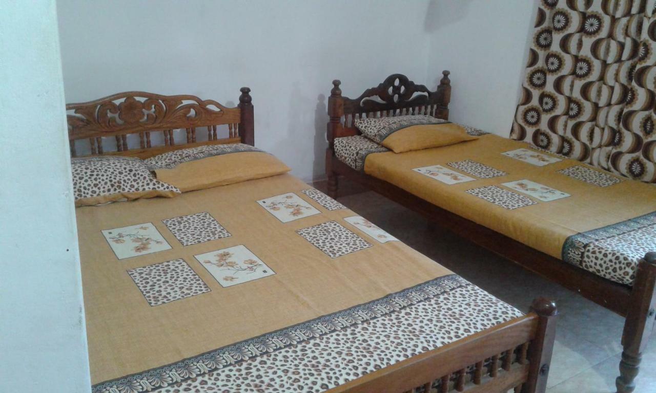 Kunam Beach Rest Inn Batticaloa Esterno foto