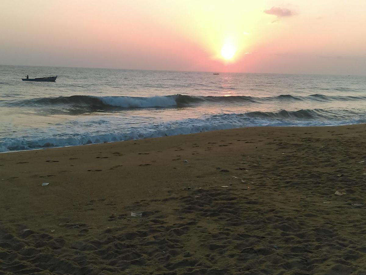 Kunam Beach Rest Inn Batticaloa Esterno foto