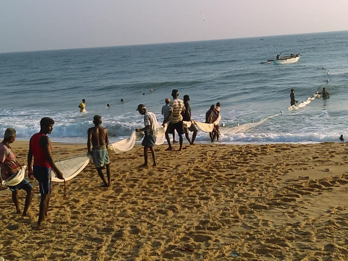 Kunam Beach Rest Inn Batticaloa Esterno foto